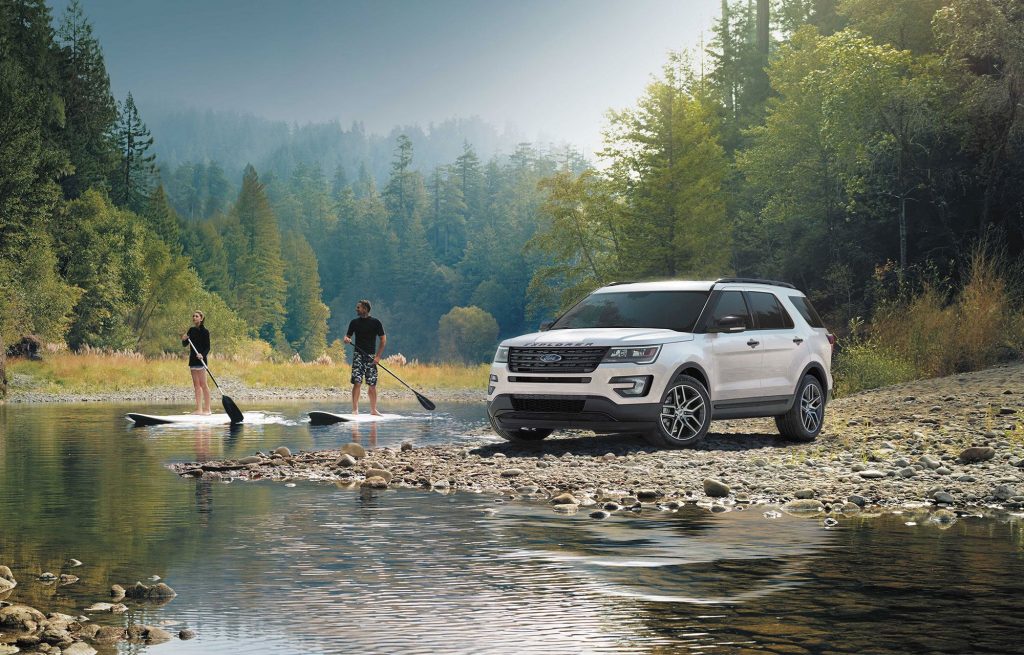 Ford Explorer được giới thiệu tại Triển lãm Ô tô Việt Nam 2016