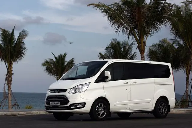 Ford Tourneo – Triết lí thực dụng xe Mỹ