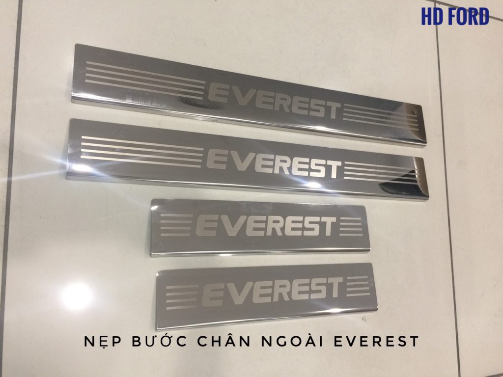 Nẹp bước chân ngoài xe Everest