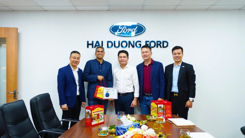 HẢI DƯƠNG FORD VINH DỰ TIẾP ĐÓN ÔNG PK, UMASHANKAR – GIÁM ĐỐC KHỐI DỊCH VỤ KHÁCH HÀNG FORD IMG ĐẾN THĂM VÀ LÀM VIỆC