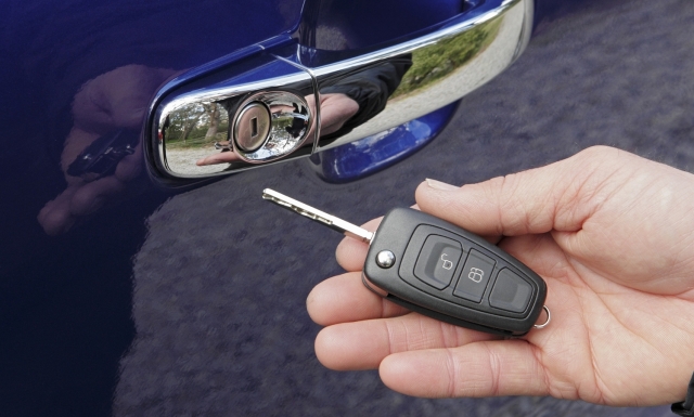 chìa khóa xe hãng ford