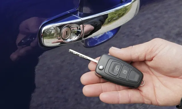chìa khóa xe hãng ford