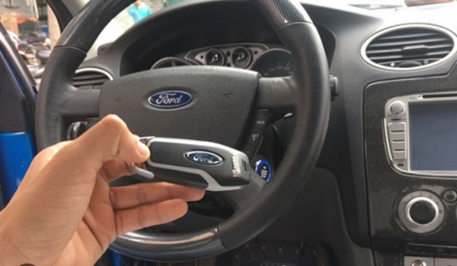 chìa khóa thông minh ford